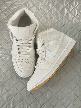 Nike Air Jordan Mid Women’s Sneakers in Phantom White, Gum, light brown size 9.5